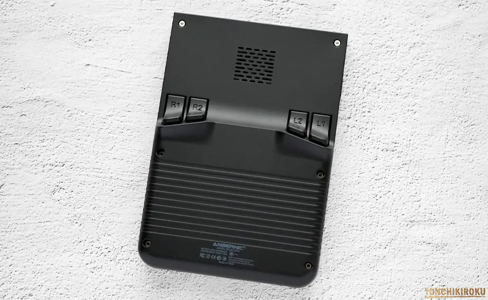 ANBERNIC RG477V 持ちやすさ