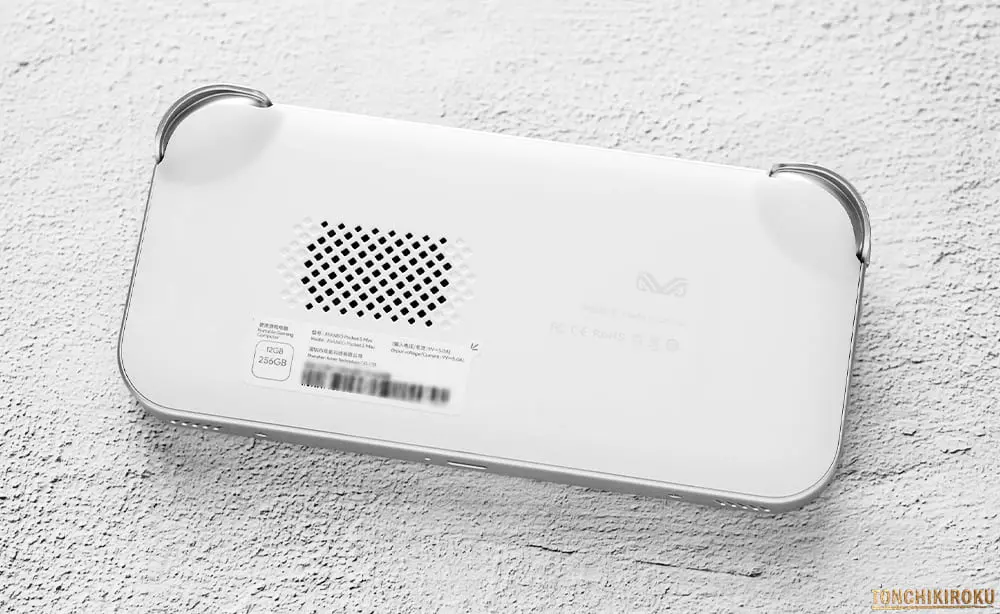 AYANEO Pocket S Mini　持ちやすさ